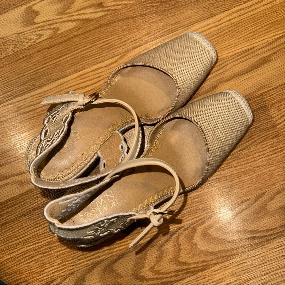 Crown Vintage Eyelet Detail Tan Espadrille 4”‎ Wedges Size 9.5 M